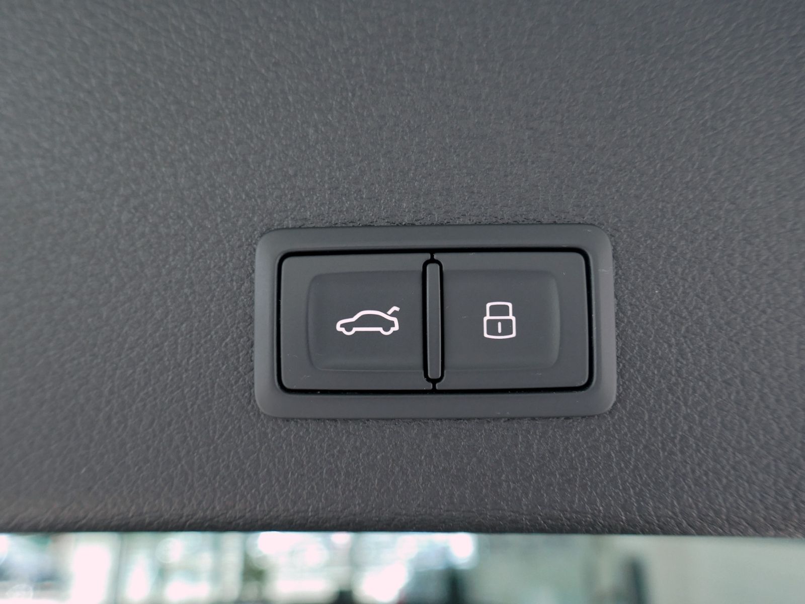 Fahrzeugabbildung Audi e-tron advanced 55 quattro 300kW | LED RFK CCS