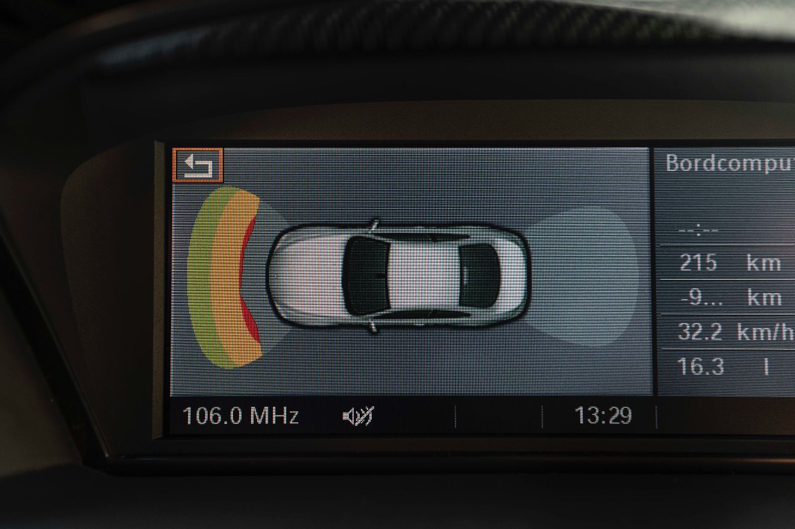 Fahrzeugabbildung BMW M6 Coupé Manual 1/323 Head Up Individual Audio