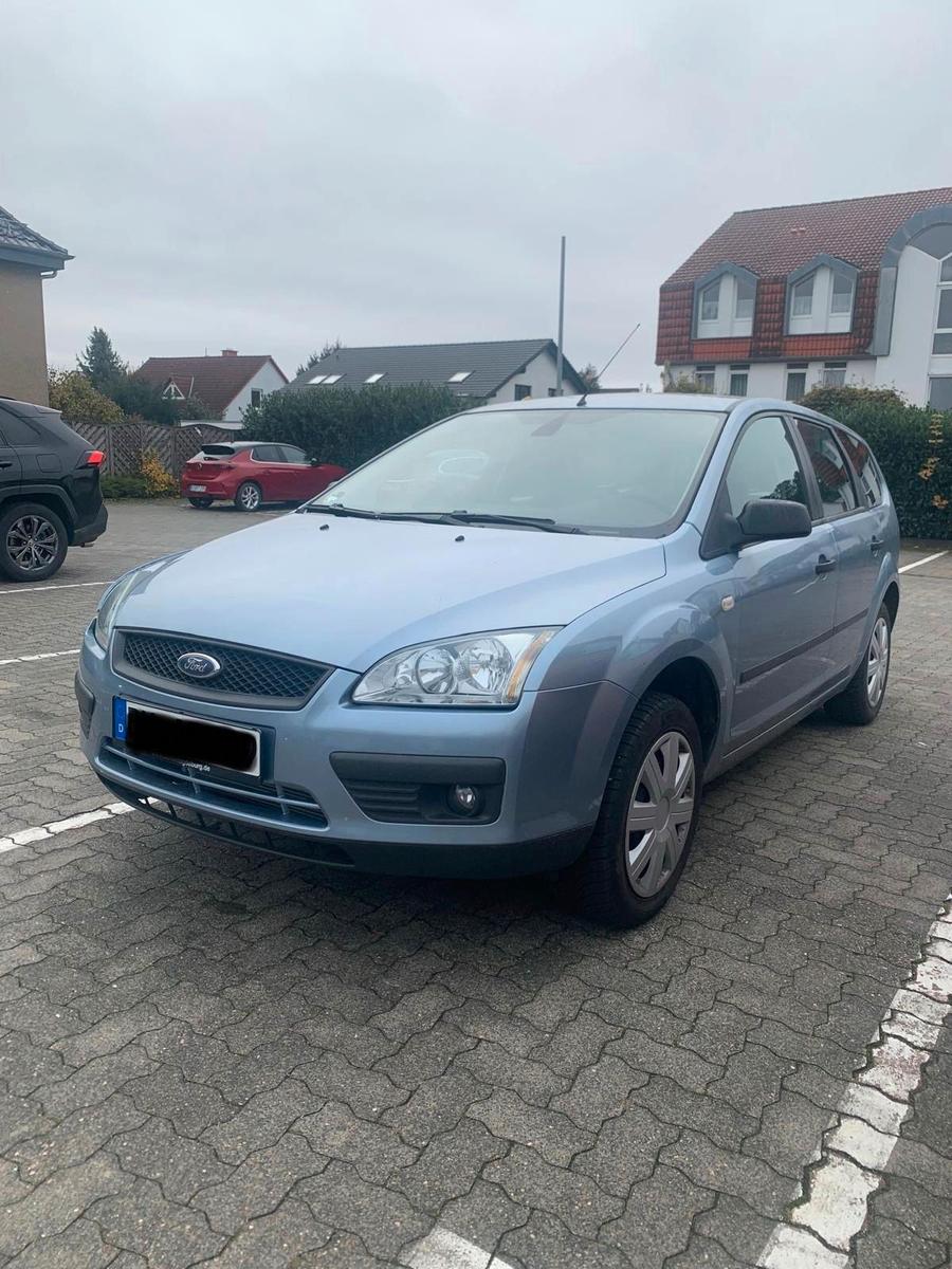 Ford Focus 2006 — вигляд ззаду