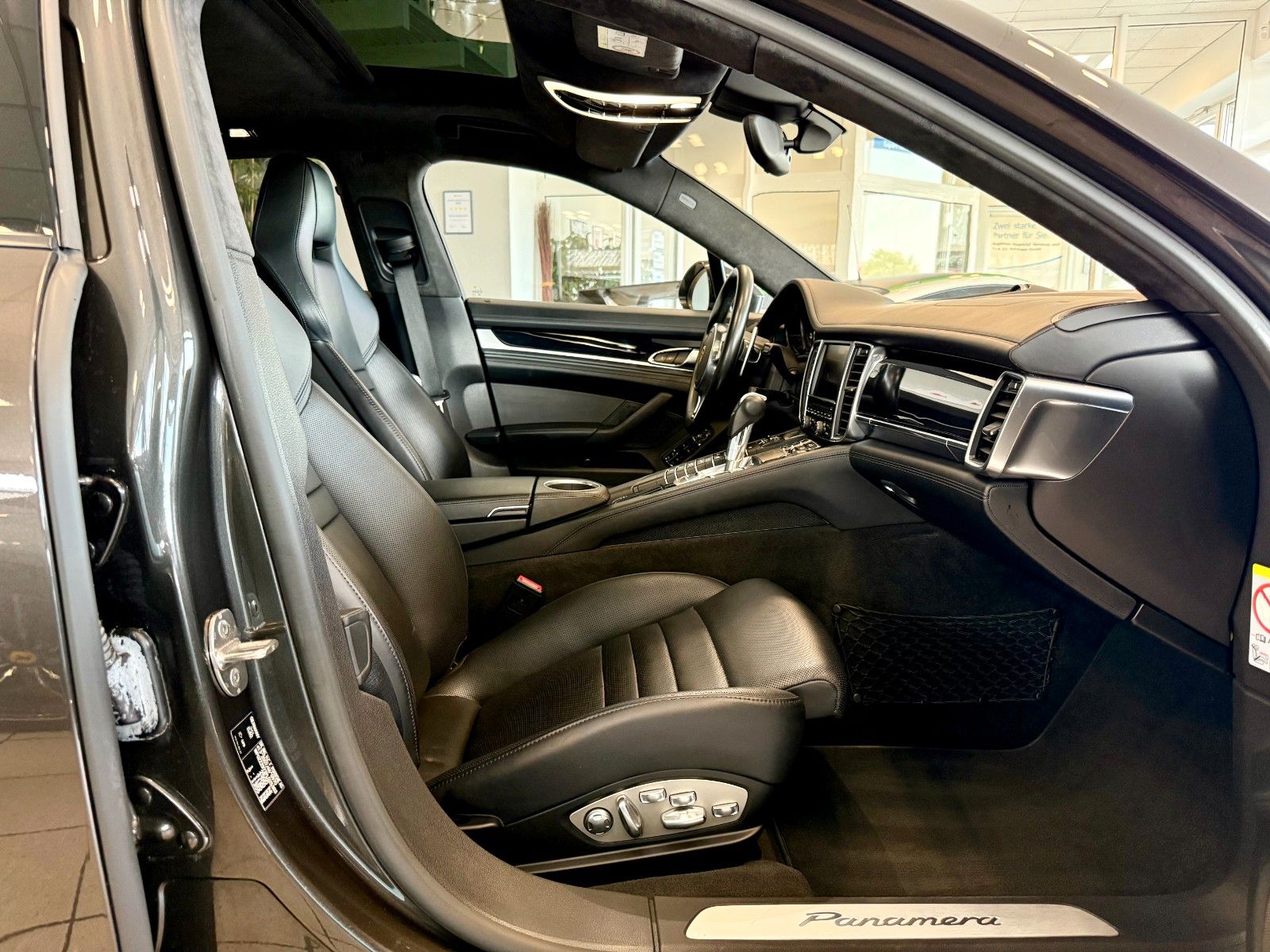 Fahrzeugabbildung Porsche Panamera Diesel AHK/ACC/Glasdach/BOSE/LED