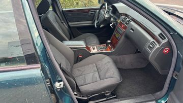 Mercedes E 230 - 6