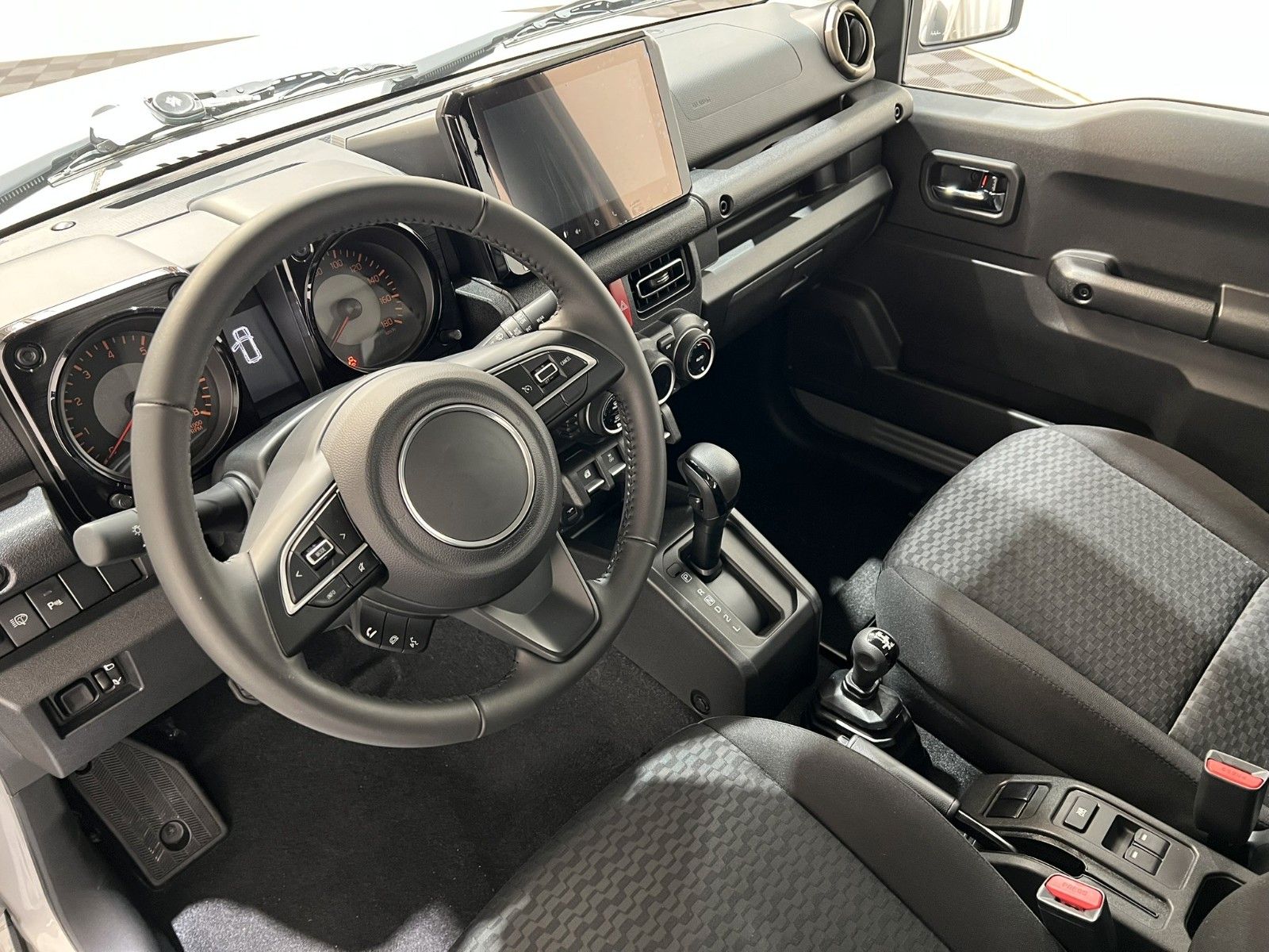 Fahrzeugabbildung Suzuki RTR Jimmy - 4/5 Türer / Offroad Edition