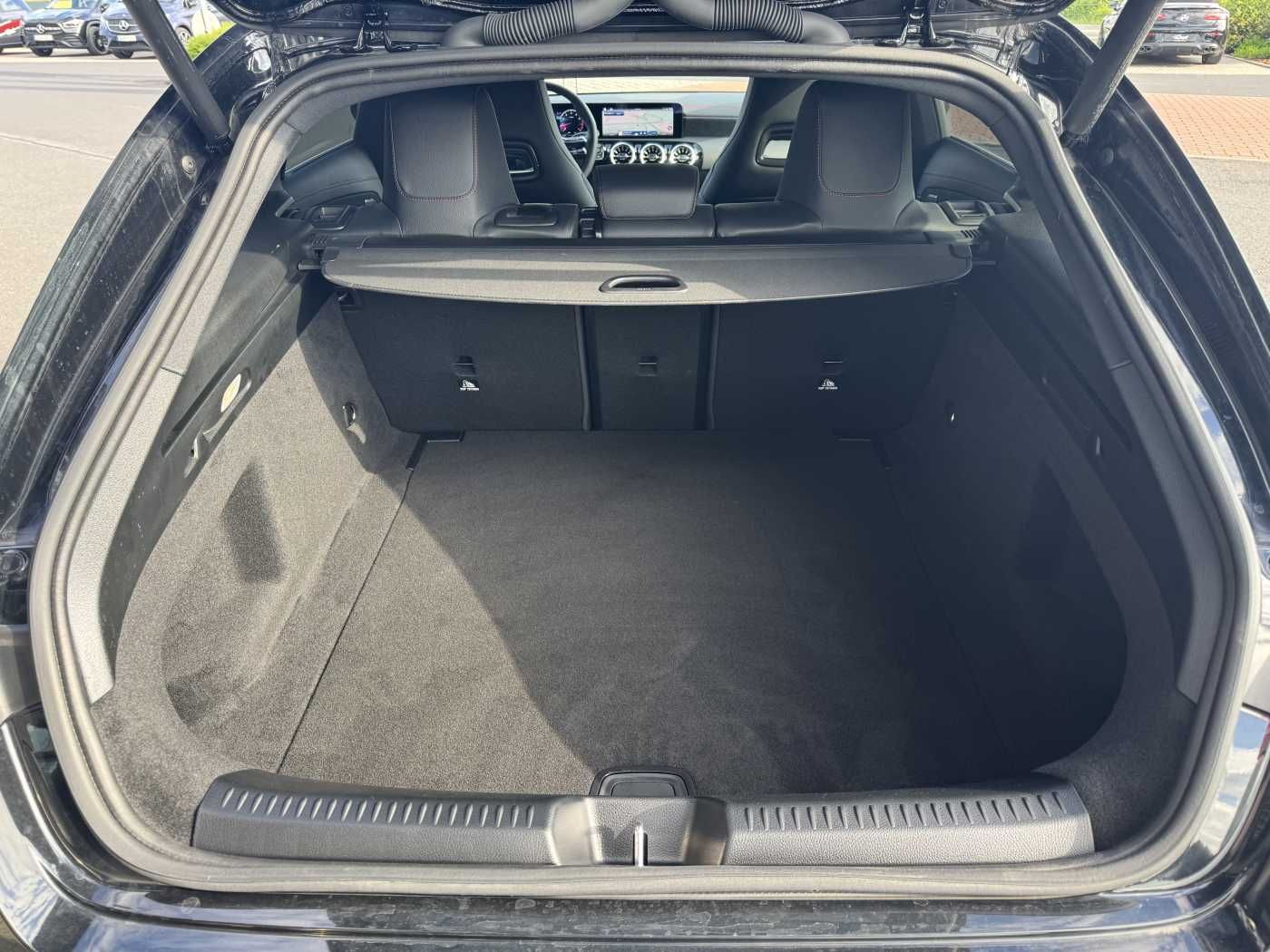 Fahrzeugabbildung Mercedes-Benz CLA 180 Shooting Brake+AMG+Distr+AHK+RFK+