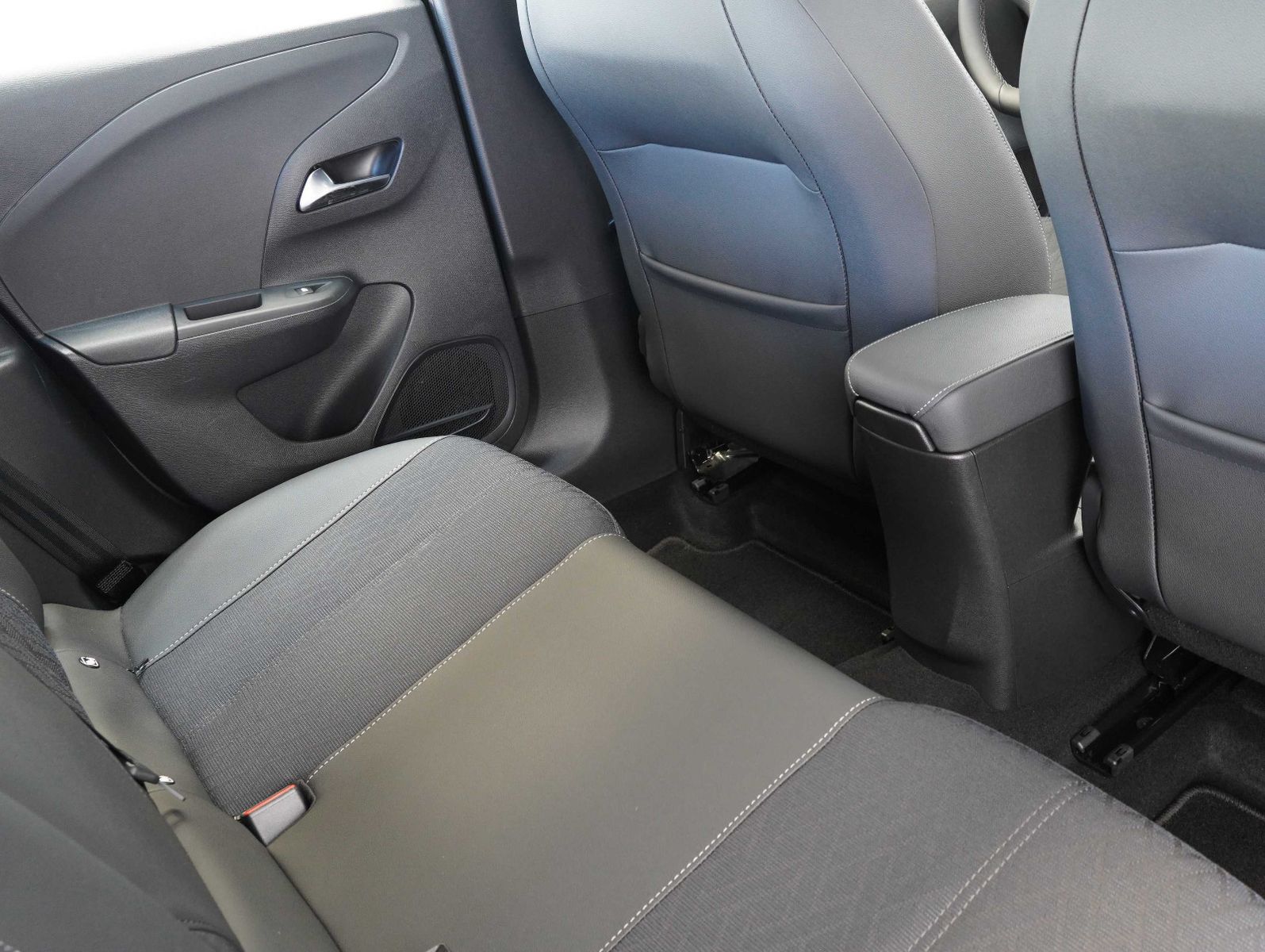Fahrzeugabbildung Opel Corsa F e Elegance 11KW/LED/DAB/CARPLAY/SOH