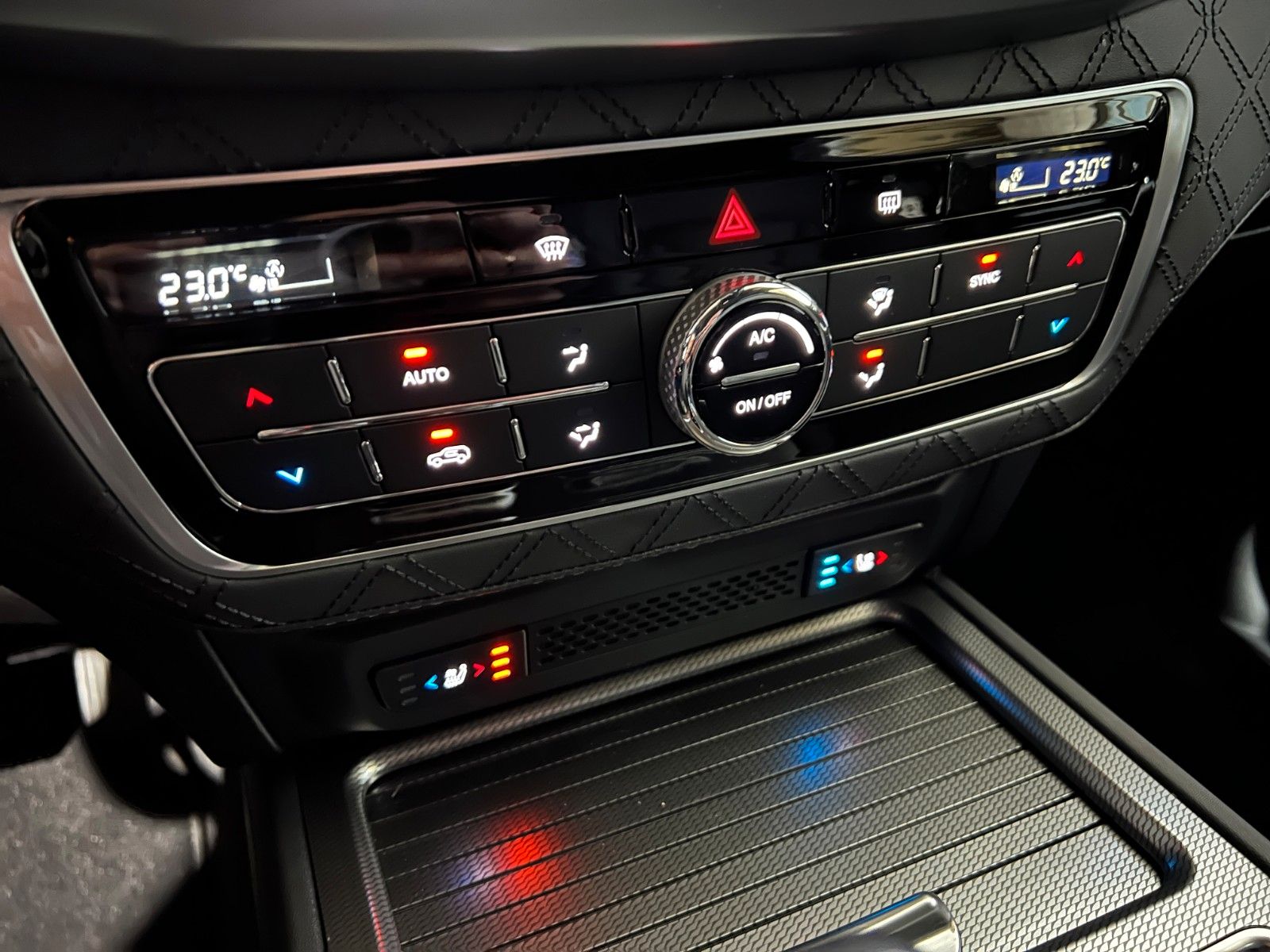 Fahrzeugabbildung Ssangyong REXTON Sapphire*AHK*360°*Sidesteps*Standheizung*