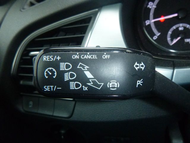 Fahrzeugabbildung Skoda Fabia 1,0 TSI Kombi >NAVI/Einparh/SmartLink<