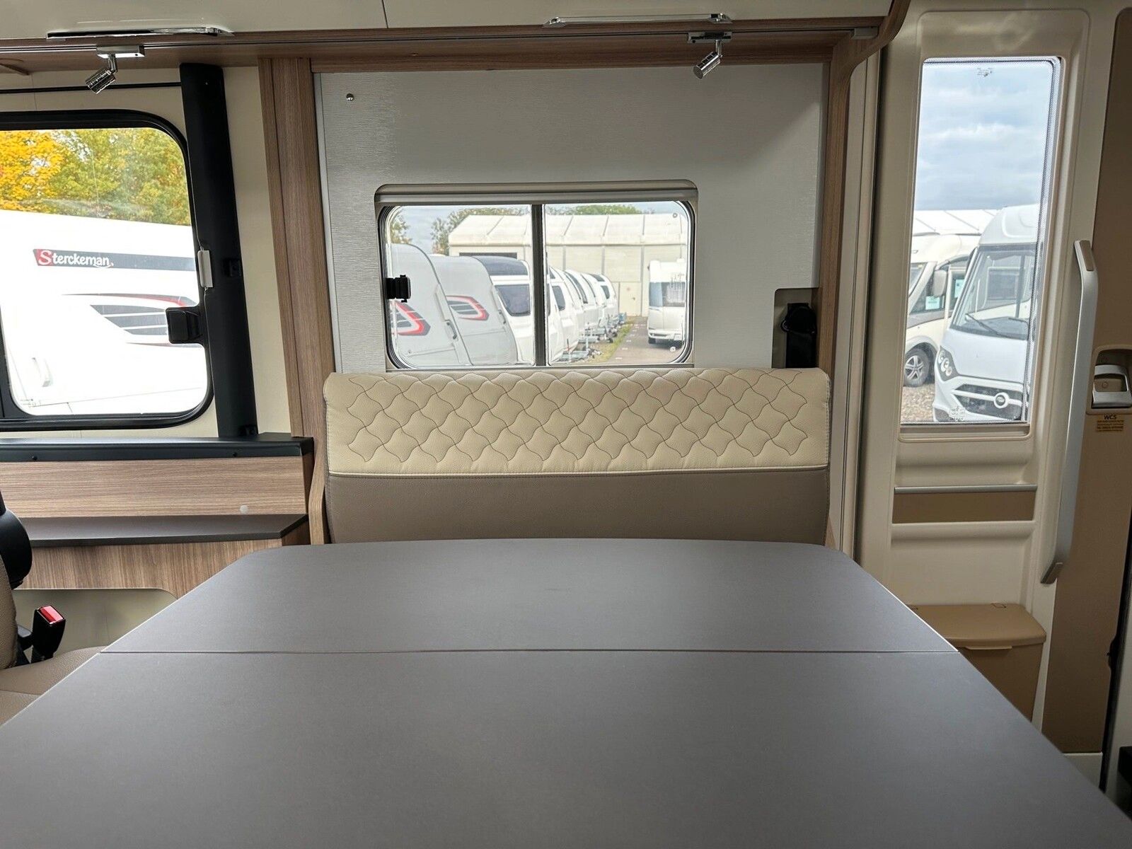 Fahrzeugabbildung Bürstner Ixeo I 736 H  SAT,Solar,Dachklimaanlage,RK