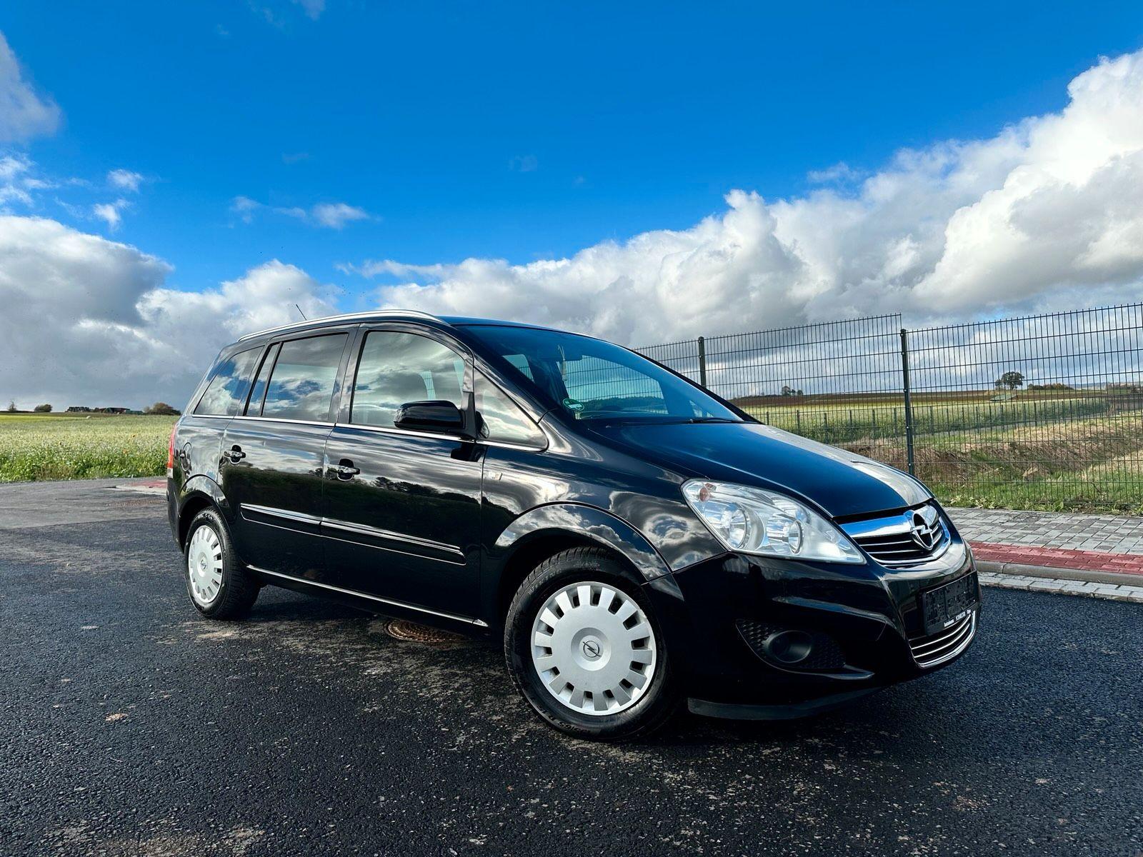 Opel Zafira 2009 — rear view