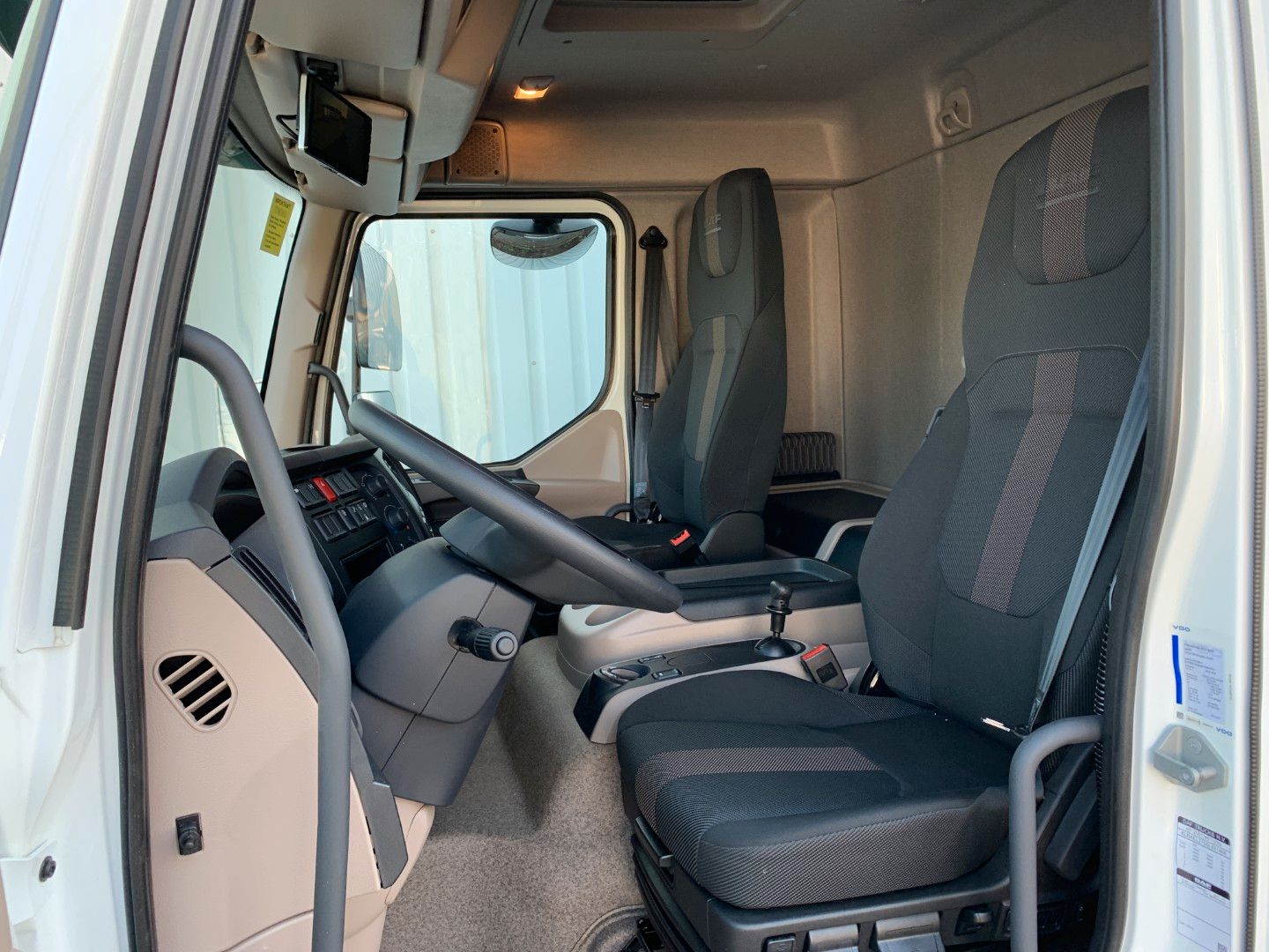Fahrzeugabbildung DAF FA XB 290 16t Curtainsider
