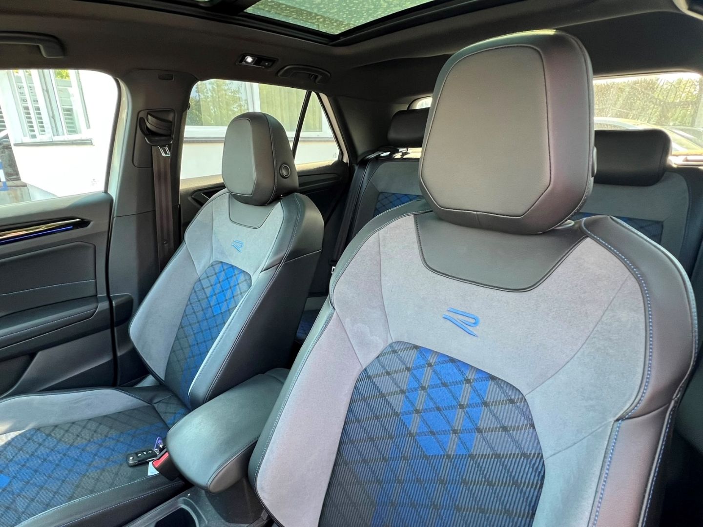 T-Roc R 2.0TSI4M DSG Beats*Pano*Black*Keyless+IQ