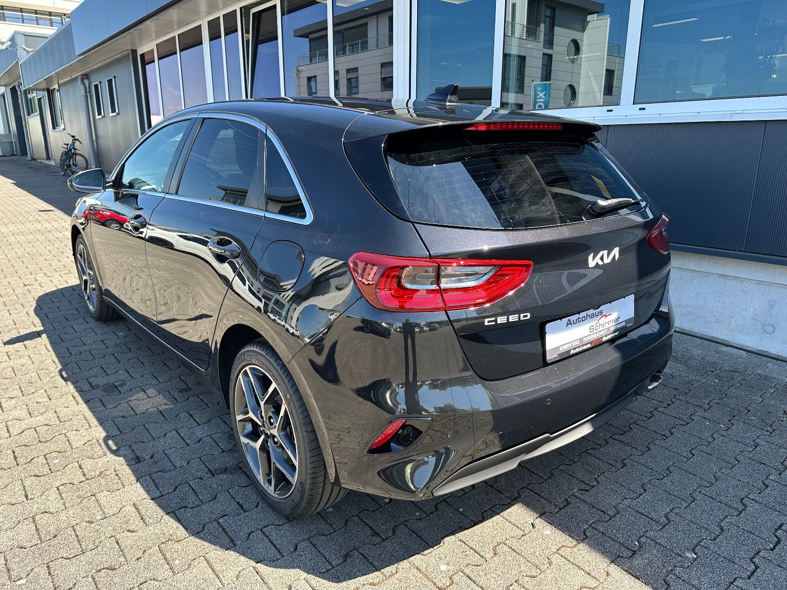 Fahrzeugabbildung Kia Ceed 1.5 T-GDI 48V DCT Ultimate Ed. Style JBL