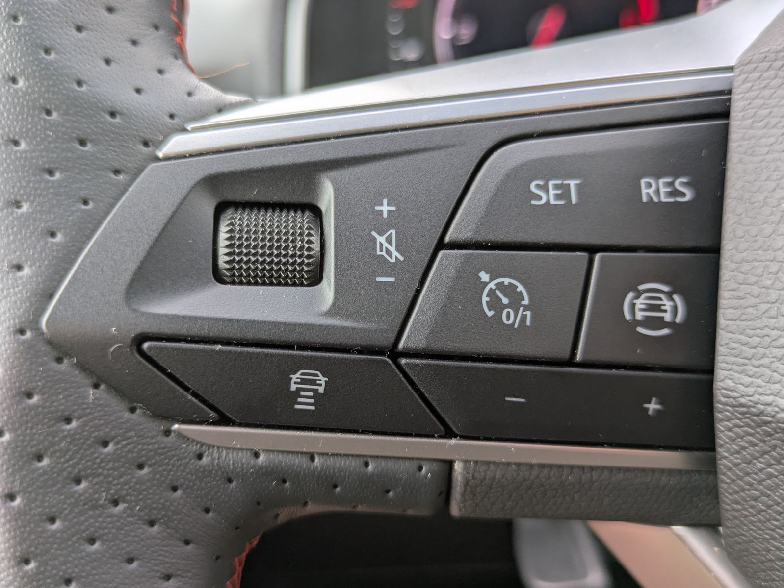 Fahrzeugabbildung SEAT Arona 1.0 TSI FR DSG AHK*ACC*LED*APP*DAB*KAMERA