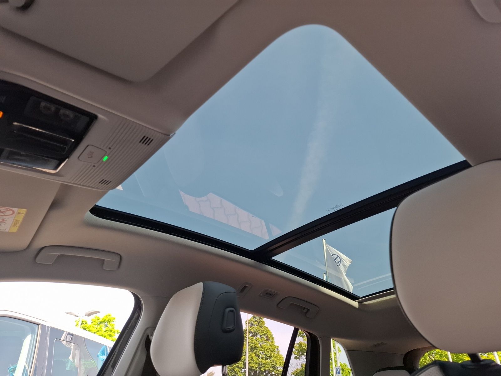 Fahrzeugabbildung Volkswagen Tiguan TDI Elegance DSG Matrix STH AHK Navi Pano