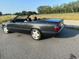 Mercedes-Benz 320 Cabrio Sonderlackierung ab Werk - schwarze Mercedes-Benz 320