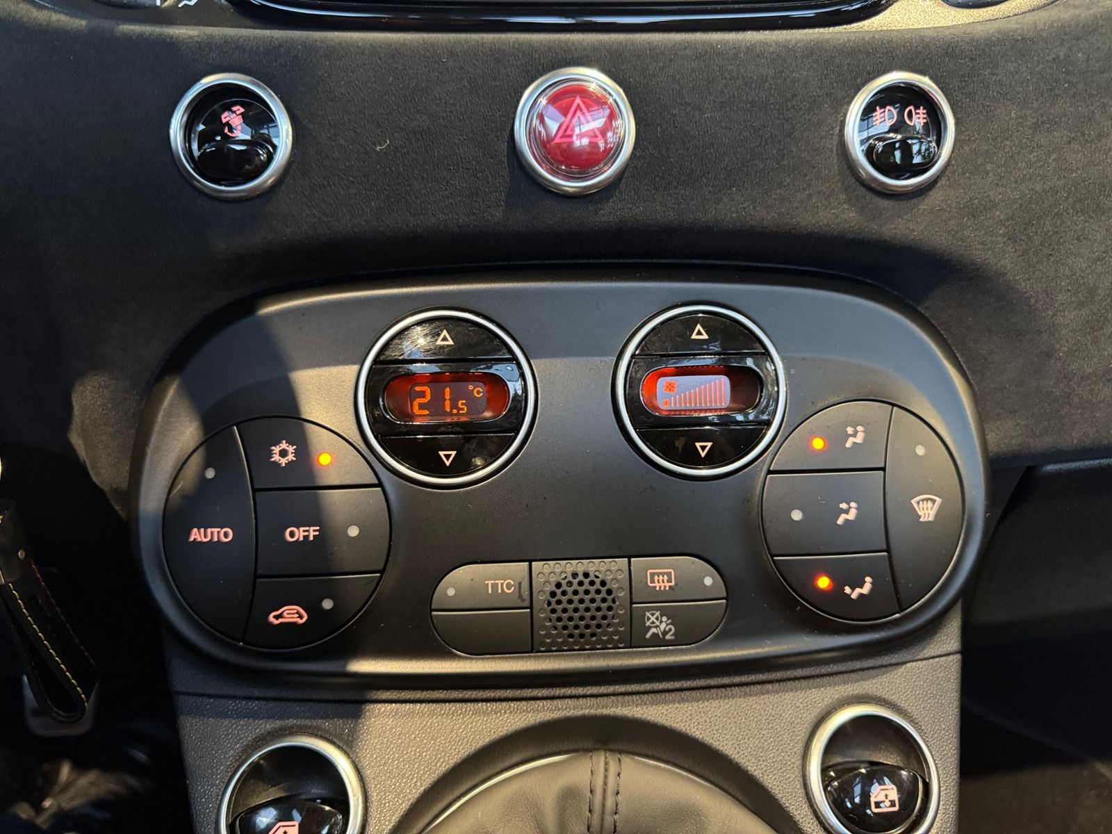 Fahrzeugabbildung Abarth 695C BEATS KLIMA XEN NAV PDC ALU