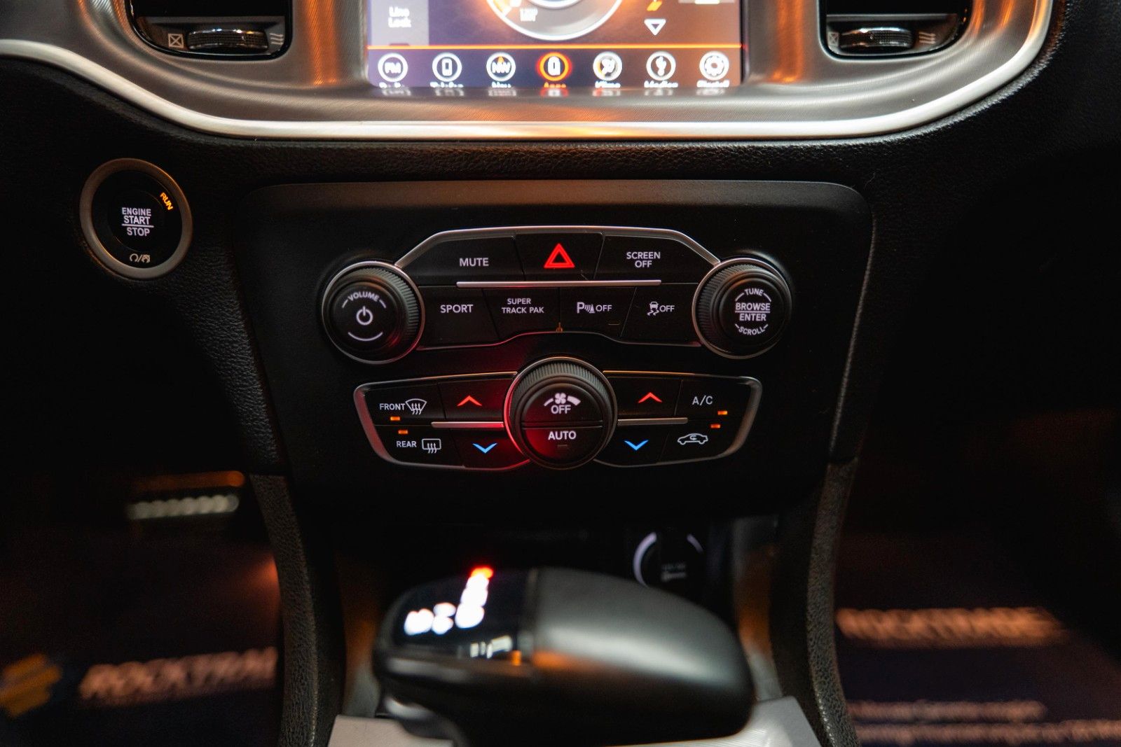 Fahrzeugabbildung Dodge Charger 5.7 V8 HEMI R/T KONG Night Performance