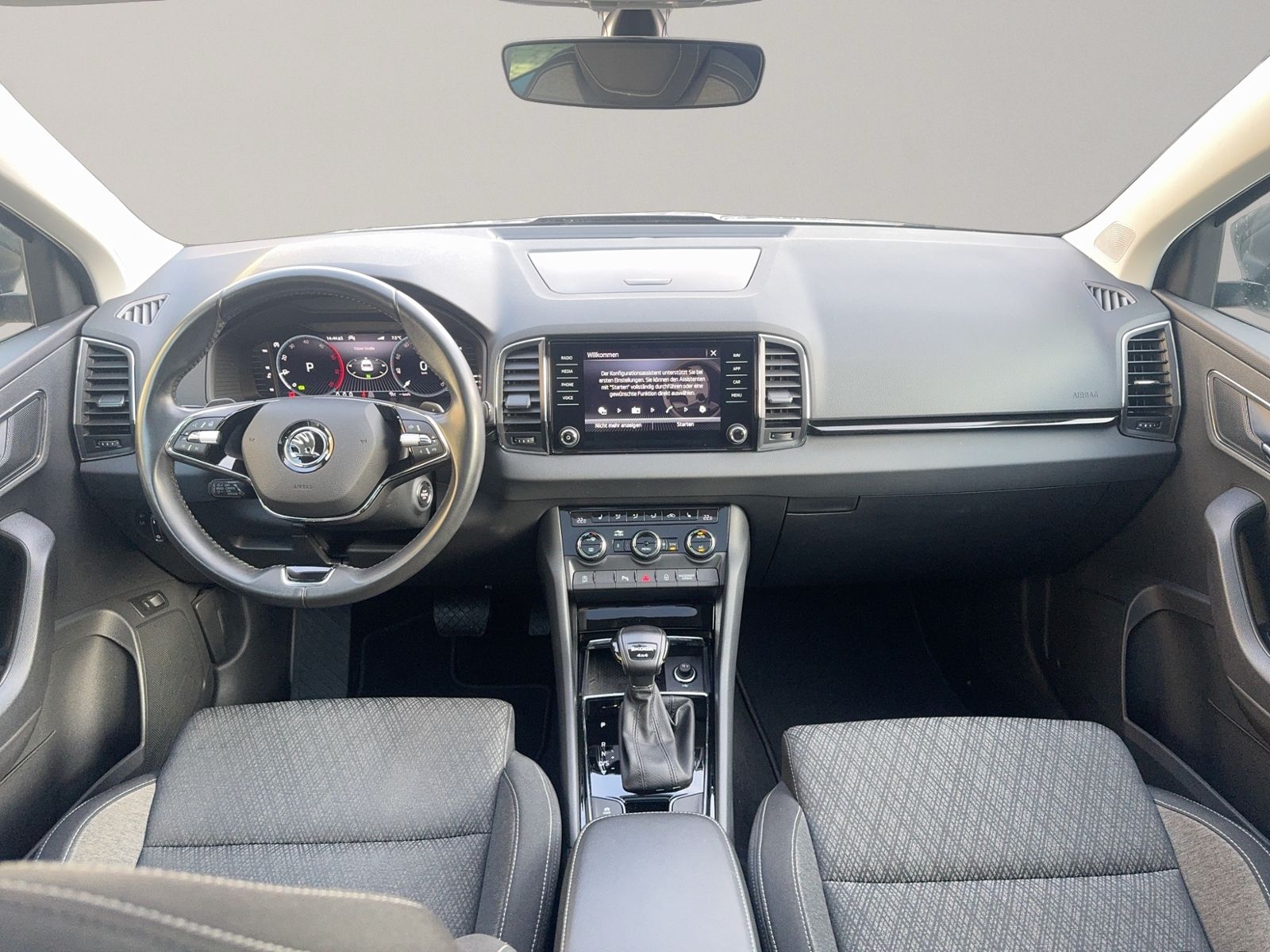 Karoq 2.0 TDI Style 4x4, AHK, PANO, Standheizung