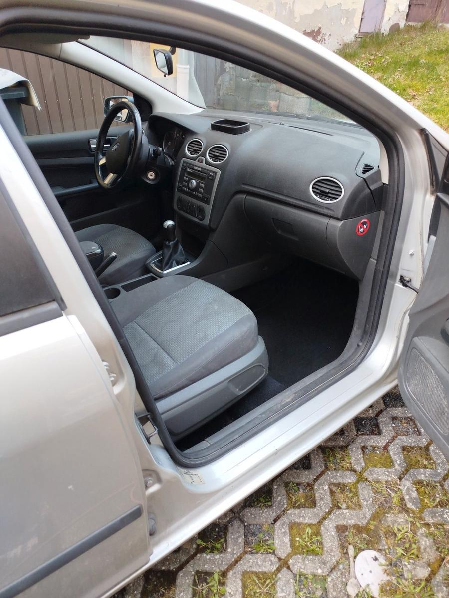 Ford Focus 2005 — photo 12