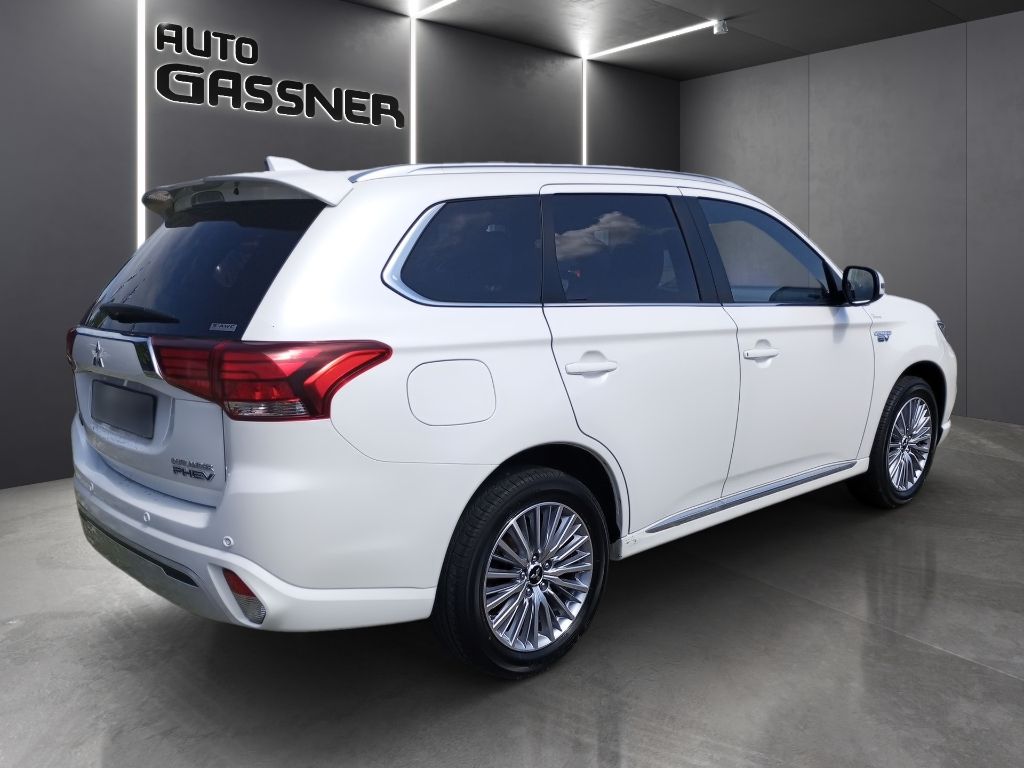 Fahrzeugabbildung Mitsubishi Outlander Plug-in Hybrid PLUS Intro 2.4 4WD AHK