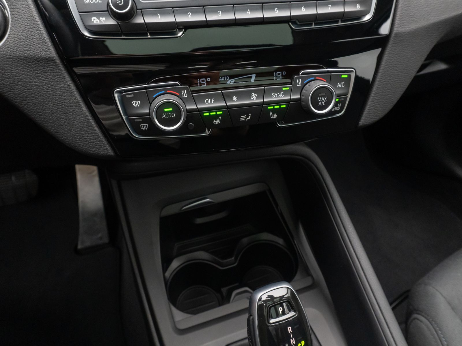 Fahrzeugabbildung BMW X1 sD20i ParkAs LED Navi GeschwReg Panorama DAB