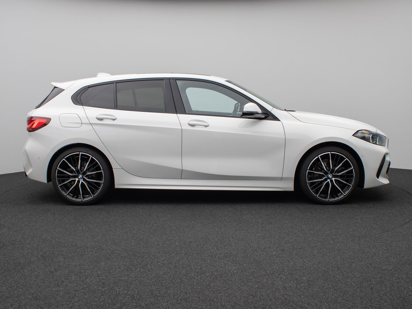 Fahrzeugabbildung BMW 120i M Sport Panoram Kamera DAB HiFi Komfort 19"