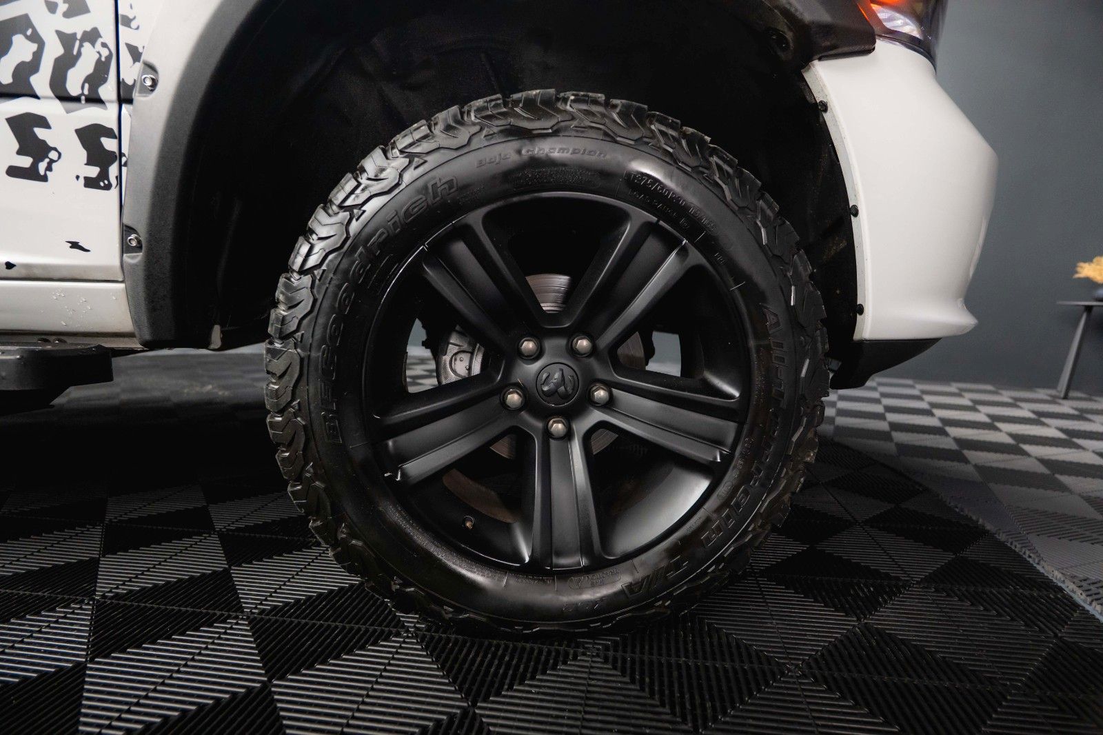 Fahrzeugabbildung Dodge RAM 5.7 V8 HEMI 4x4 OFFROAD Night-Paket *LED*AHK