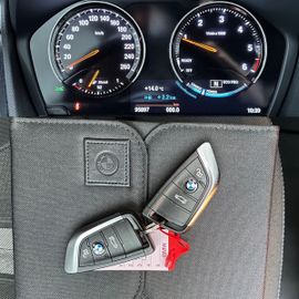 Fahrzeugabbildung BMW 218d Navi Parkassistent HiFi LM Sportsitze LED