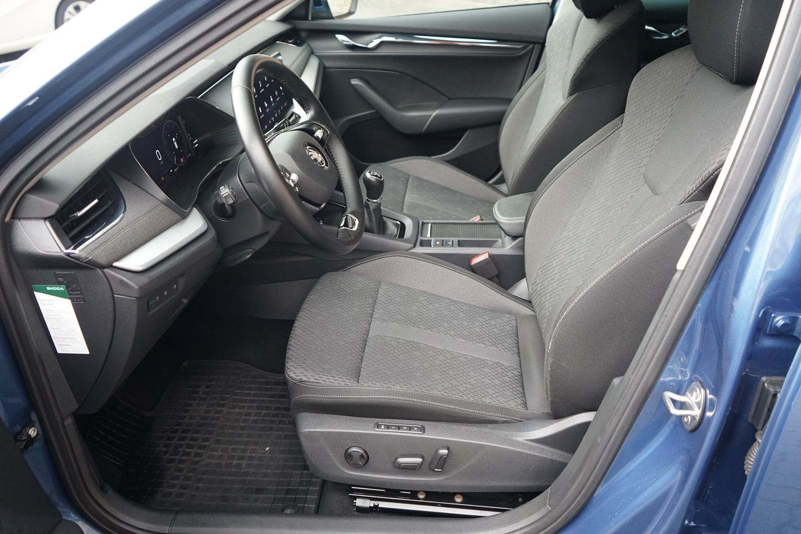 Skoda Octavia Combi 1.5 TSI First Edition LED Navi PDC foto 25