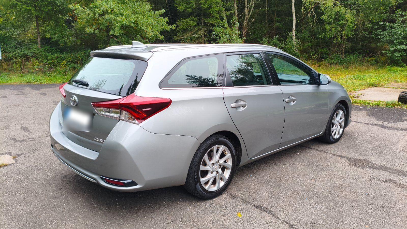 Toyota Auris 2015 — фото 5
