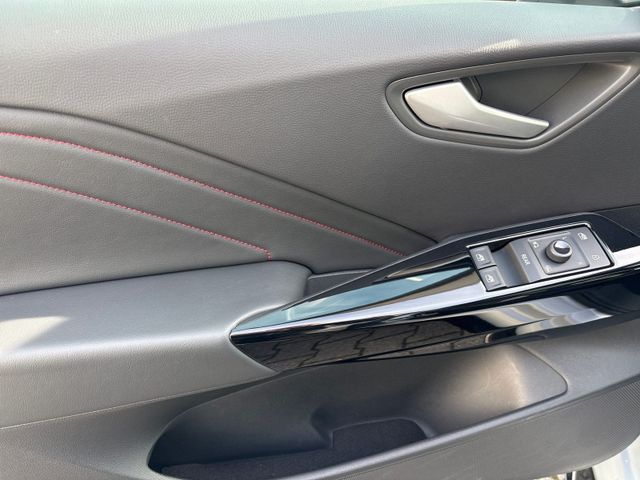 ID.3 GTX +IQ.LIGHT+ACC+PANO+HUD+NAVI+KAMERA+H&K+