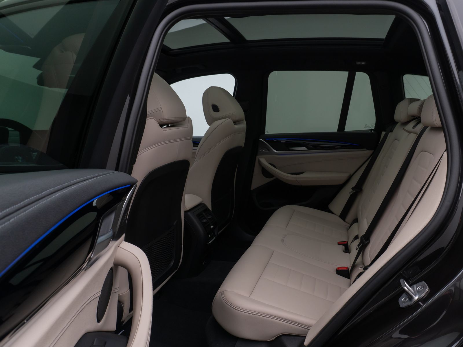 Fahrzeugabbildung BMW X3 M40i  Panorama Kamera HUD DAB H/K Komfort 20"
