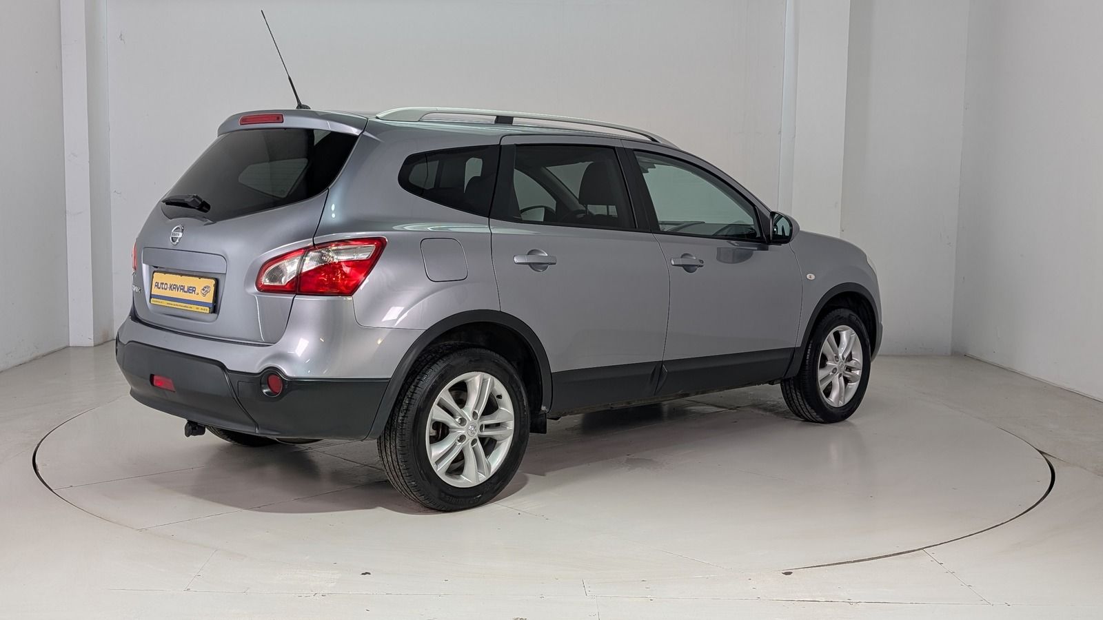 Fahrzeugabbildung Nissan Qashqai+2 2.0i 4x4 * AHK * Navi * Pano Acenta 7-