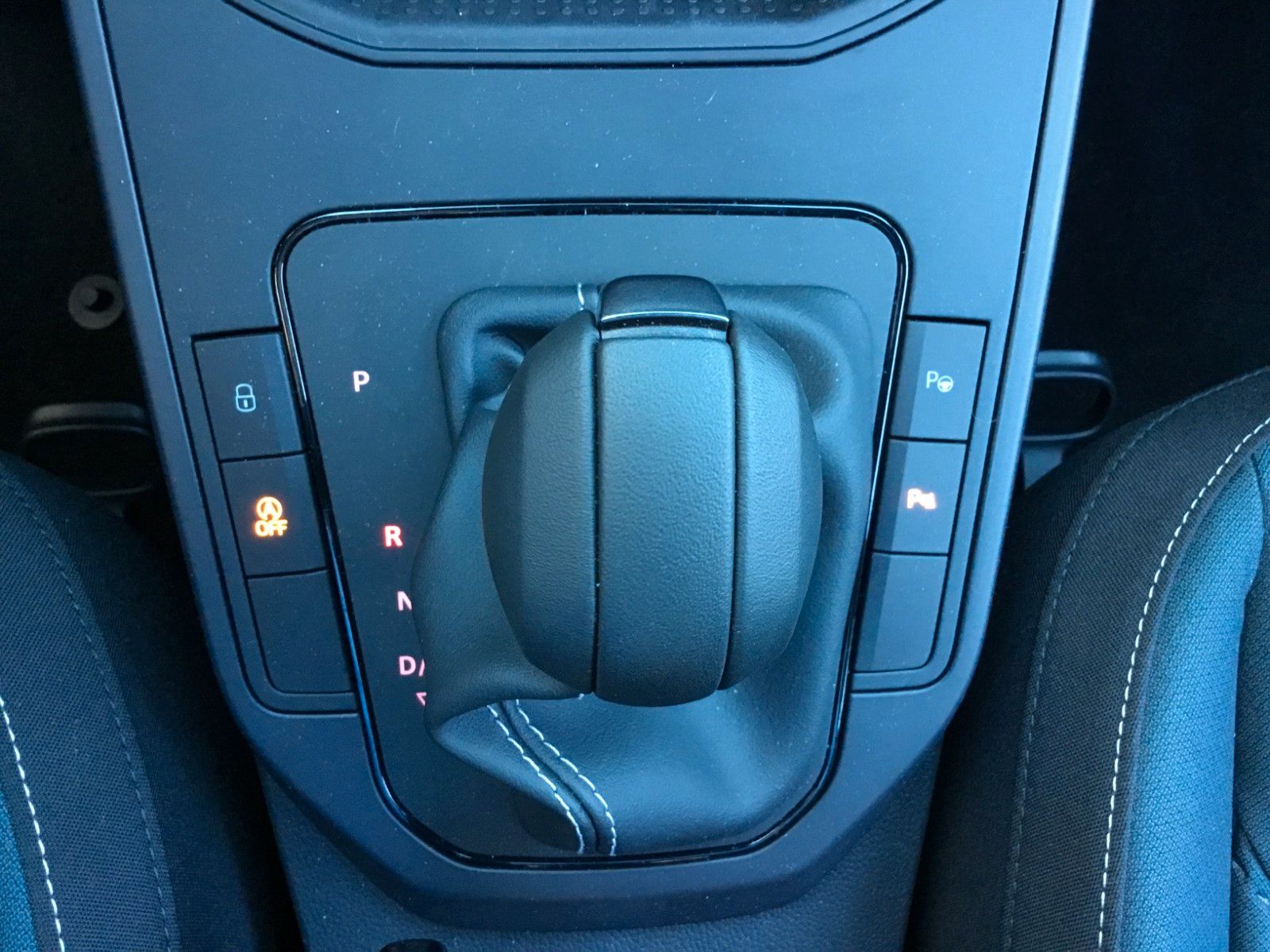 Fahrzeugabbildung SEAT Arona 1.0 TSI Style DSG+AHK+ACC+Navi+Kamera