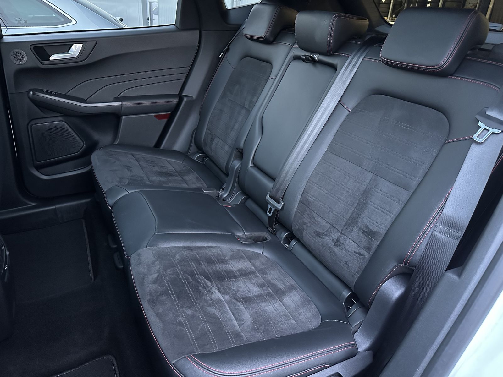 Fahrzeugabbildung Ford Kuga Plug-In Hybrid ST-Line X NAV+LED+AHK+PANO