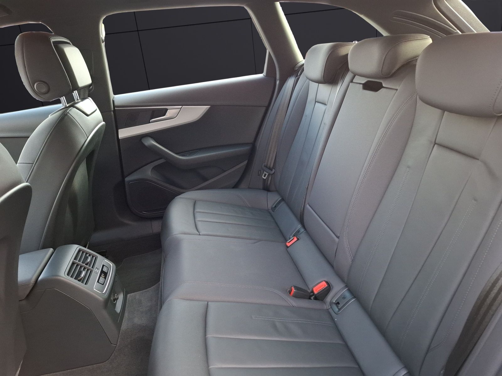 Fahrzeugabbildung Audi A4 Avant 40 TDI advanced quattro S-tronic LED AH