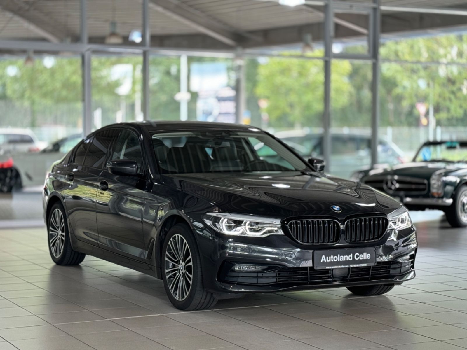 Fahrzeugabbildung BMW 530e iP Sport Line ACC Kamera SoftCose DAB HiFi