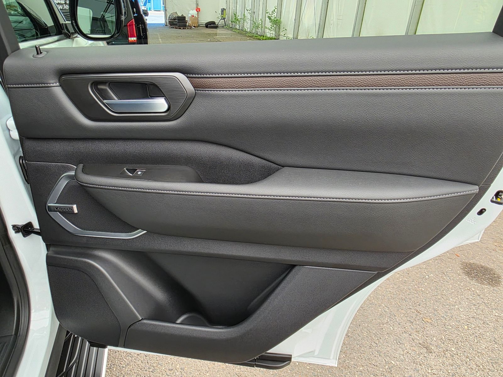 Fahrzeugabbildung Nissan Armada PLATINUM RESERVE Export Price Out of EU!