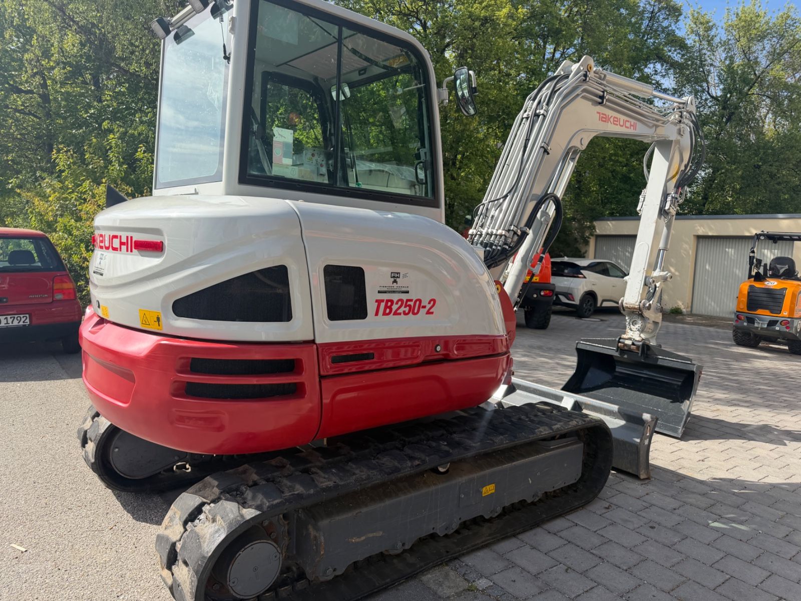 Fahrzeugabbildung Takeuchi TB250-2V3Powertilt  opt. Rotor als Sandwich