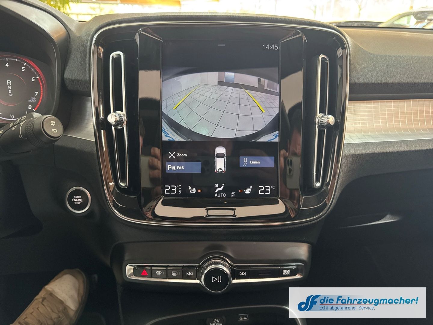 Fahrzeugabbildung Volvo XC40 Momentum Pro 2WD T4 Navi Digitales Cockpit