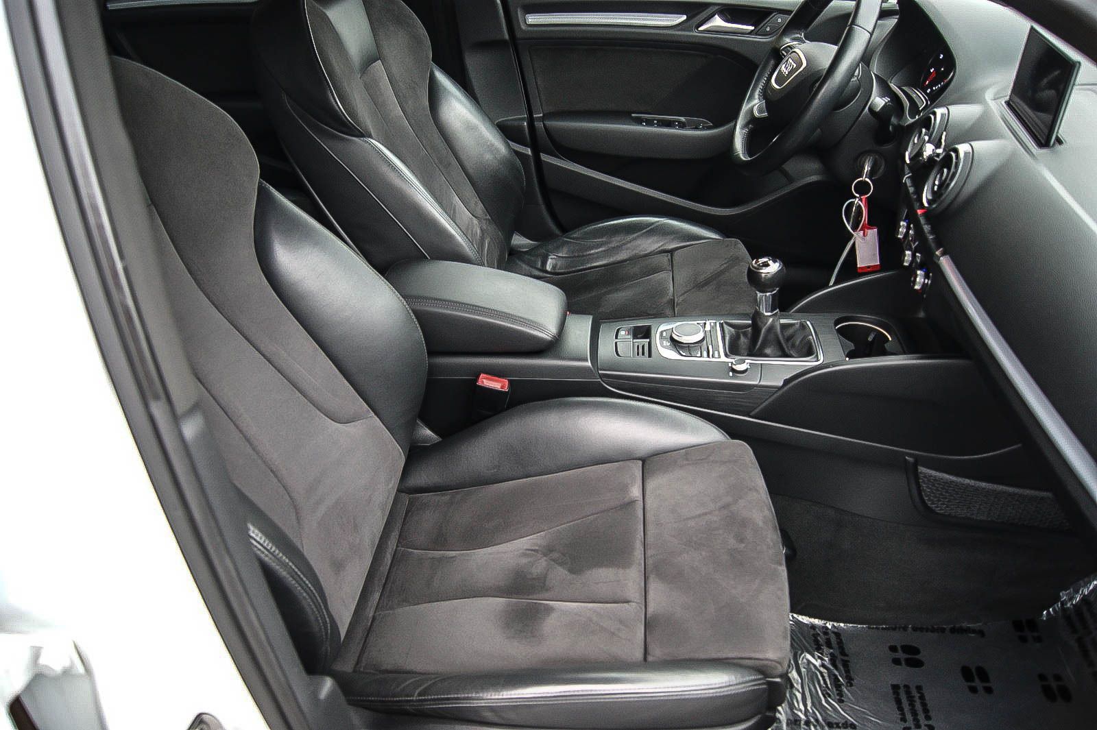 Fahrzeugabbildung Audi A3 Limousine 1.4 TFSI S-LINE NAVIGATION XENON 18