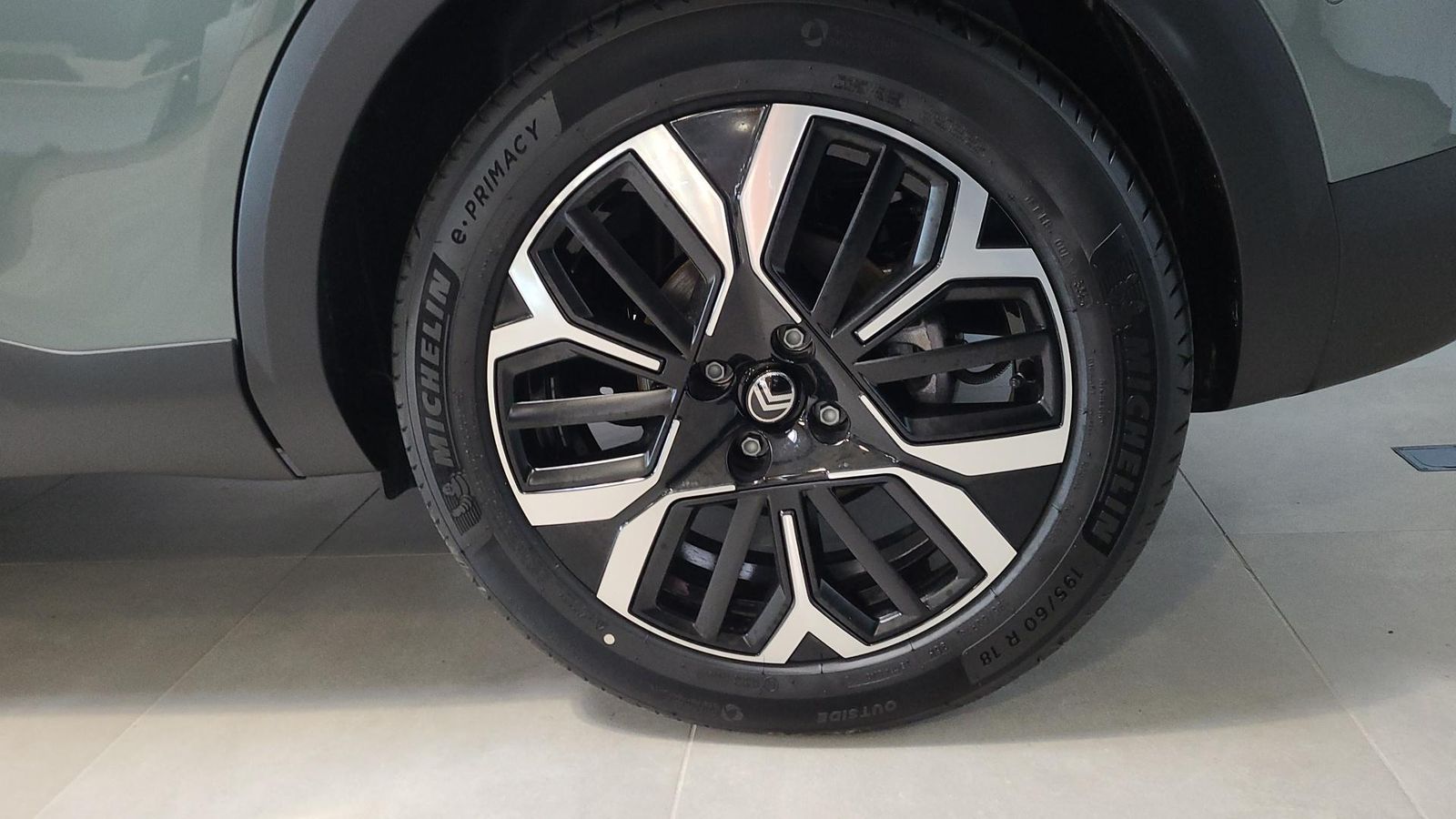 Fahrzeugabbildung Citroën e-C4 Max 156 PS AT