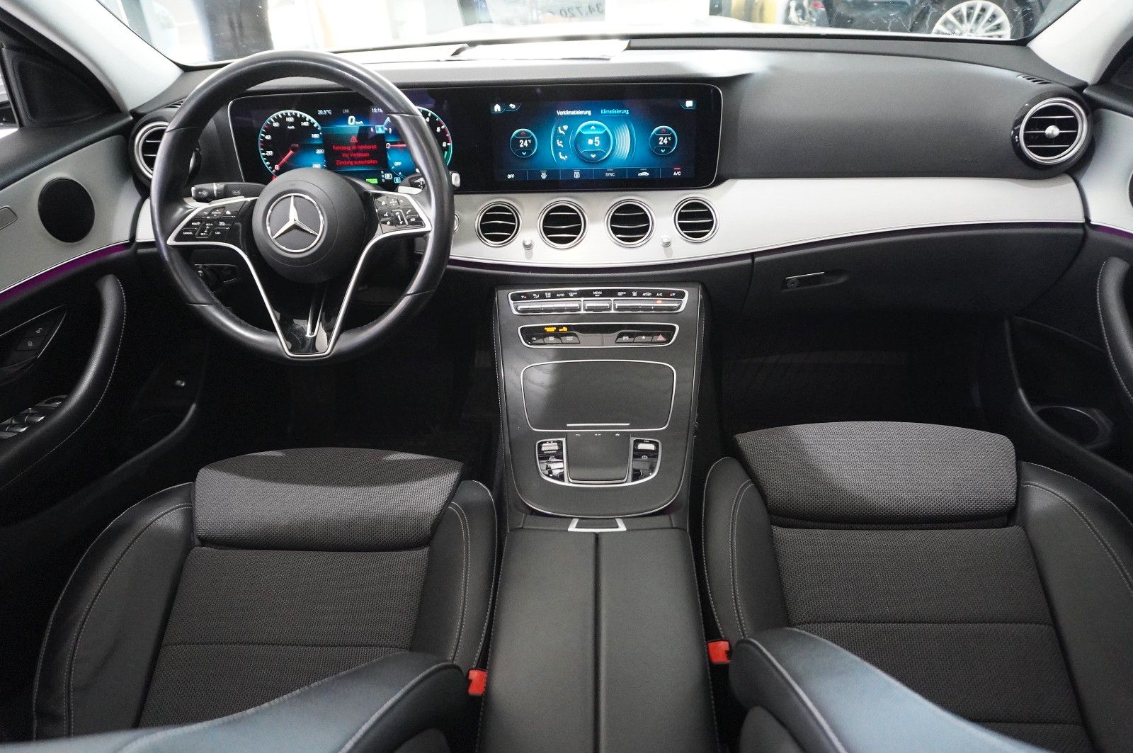 Fahrzeugabbildung Mercedes-Benz E 300E LIM. AVANTGARDE NAVI/LED/KAMERA/PANO./AHK