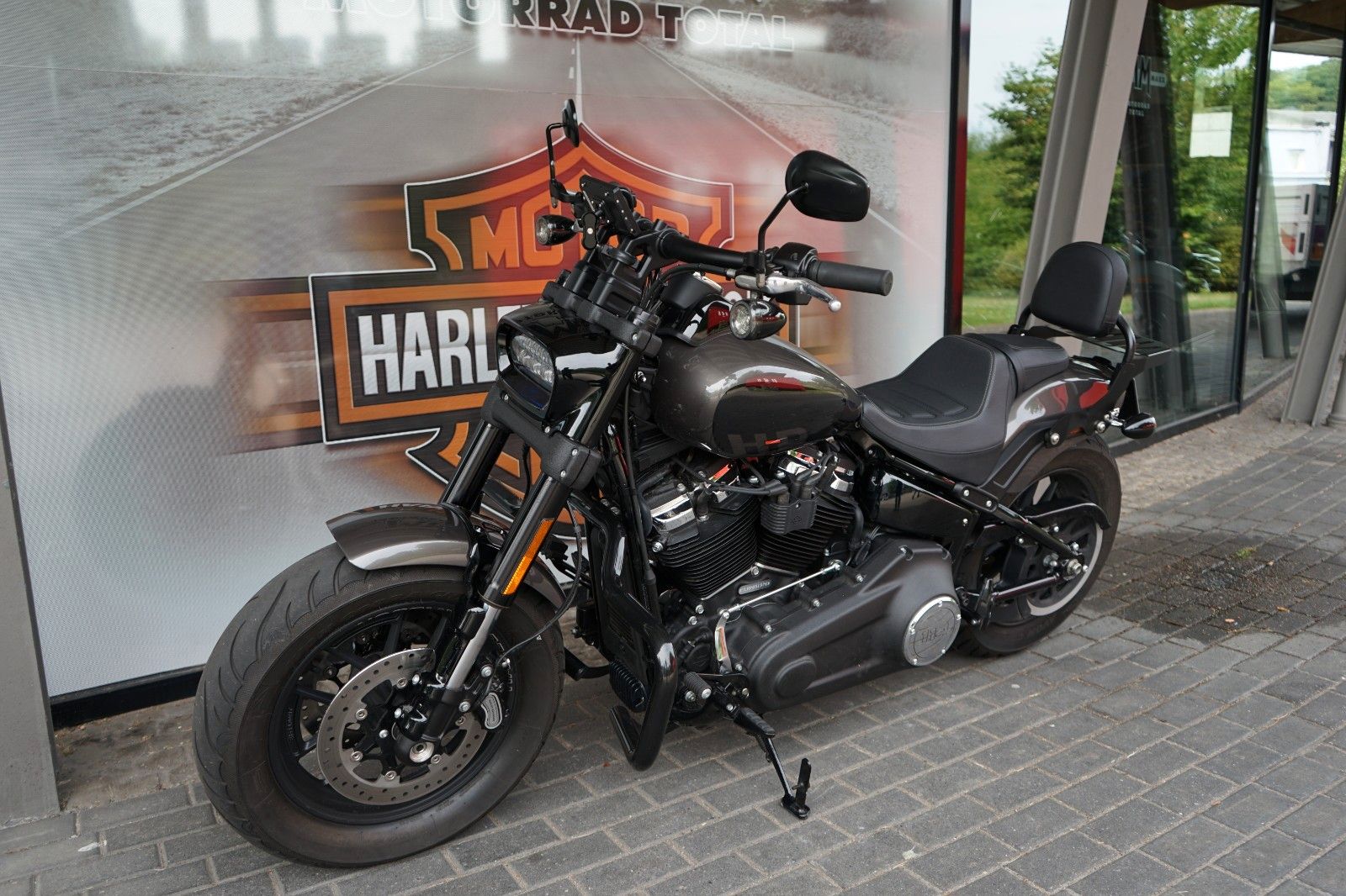 Fahrzeugabbildung Harley-Davidson Softail Fat Bob mit Jekill & Hyde