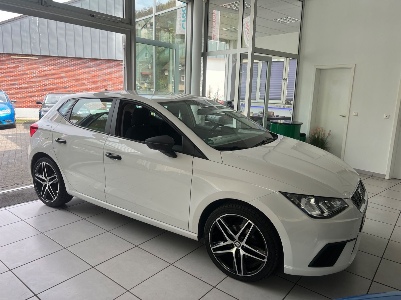 Fahrzeugabbildung SEAT Ibiza 1.6 TDI  Reference*NAVI*CAR-PLAY*ALUFELGEN