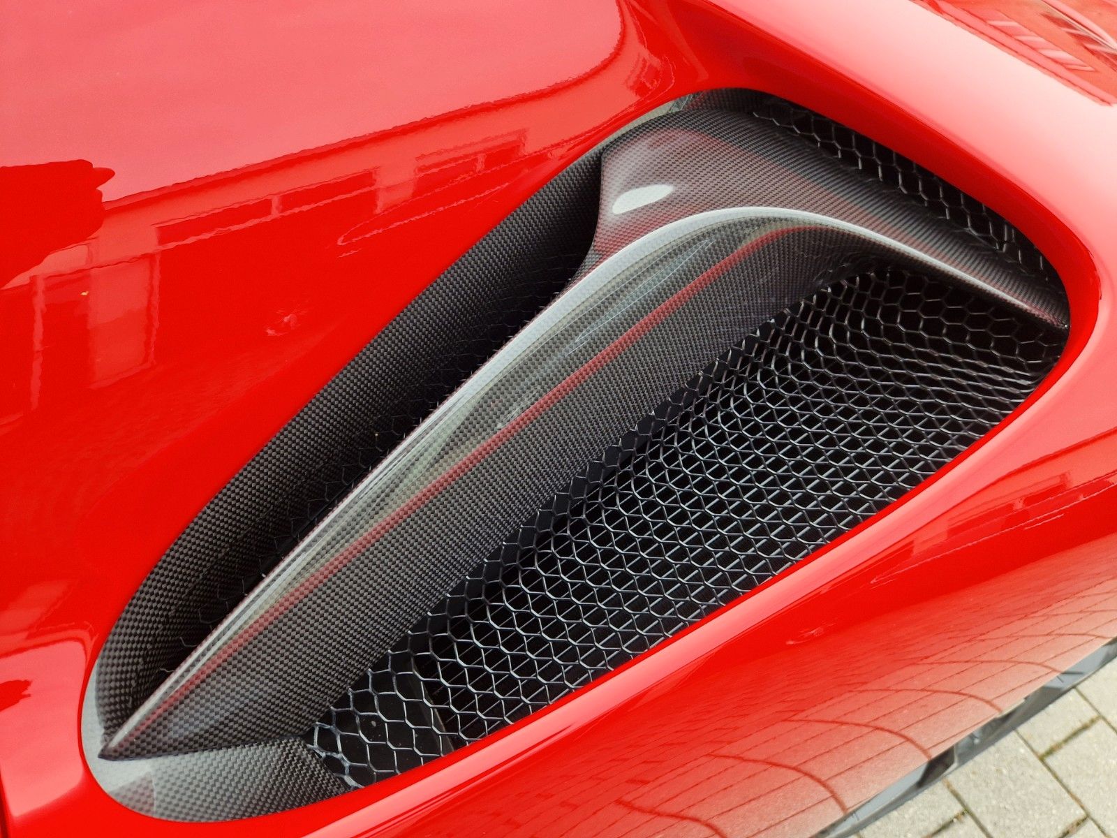 Fahrzeugabbildung Ferrari SF90 Stradale*100% Carbon*Racing-Sitze*4-Punkt*
