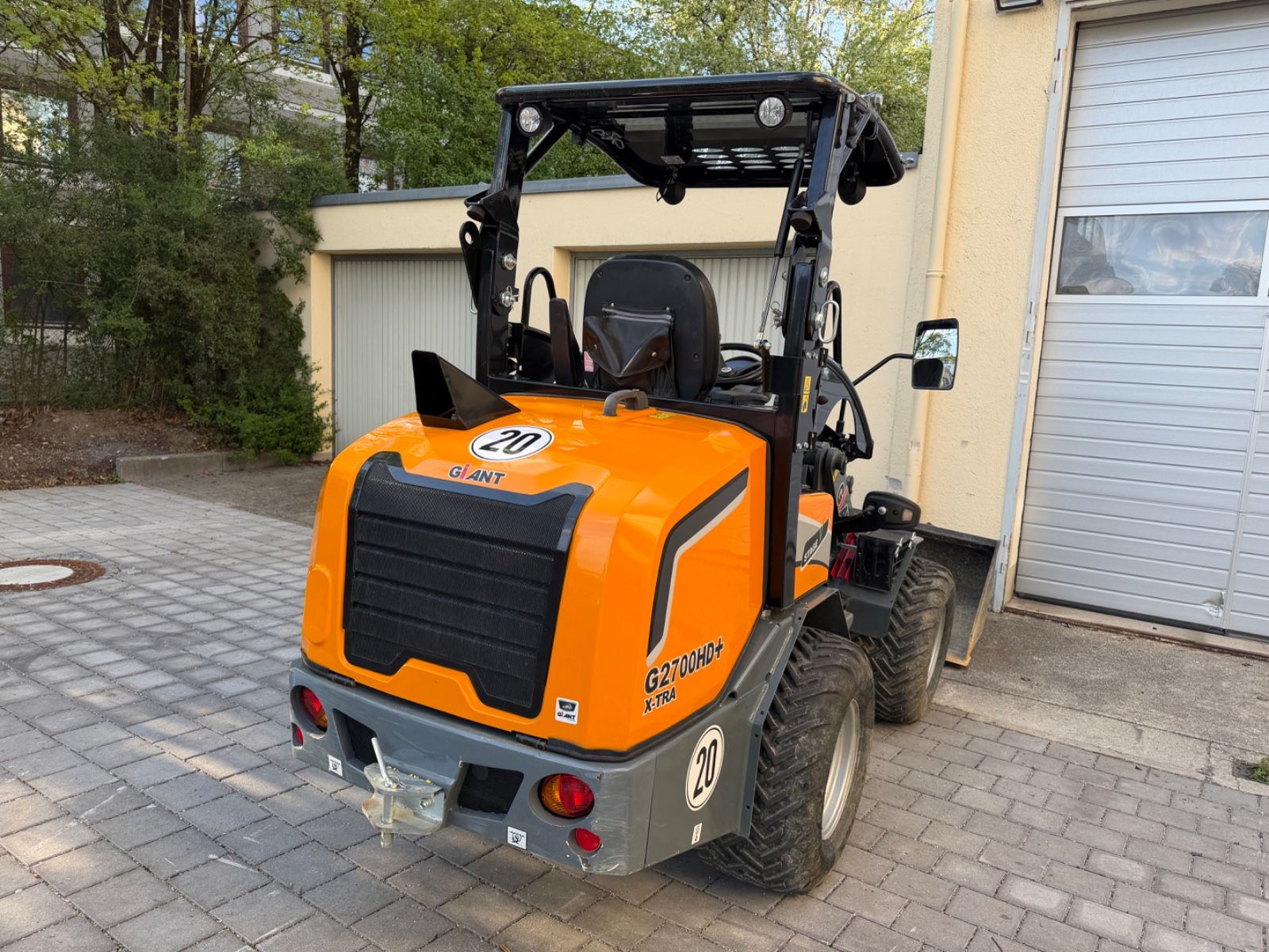 Fahrzeugabbildung Andere Giant G 2700xtraHD +