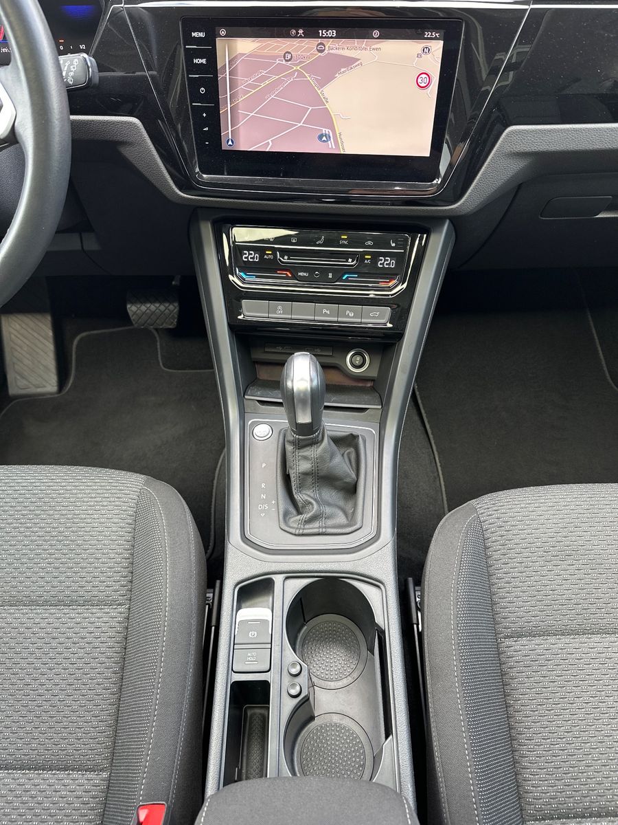 Fahrzeugabbildung Volkswagen Touran 7-Sitzer NAV+LED+ACC+KAMERA+PANO+STANDHZG