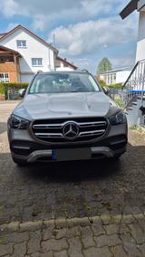 Mercedes-Benz GLE 300 d 4MATIC - - silberne Mercedes-Benz GLE 300