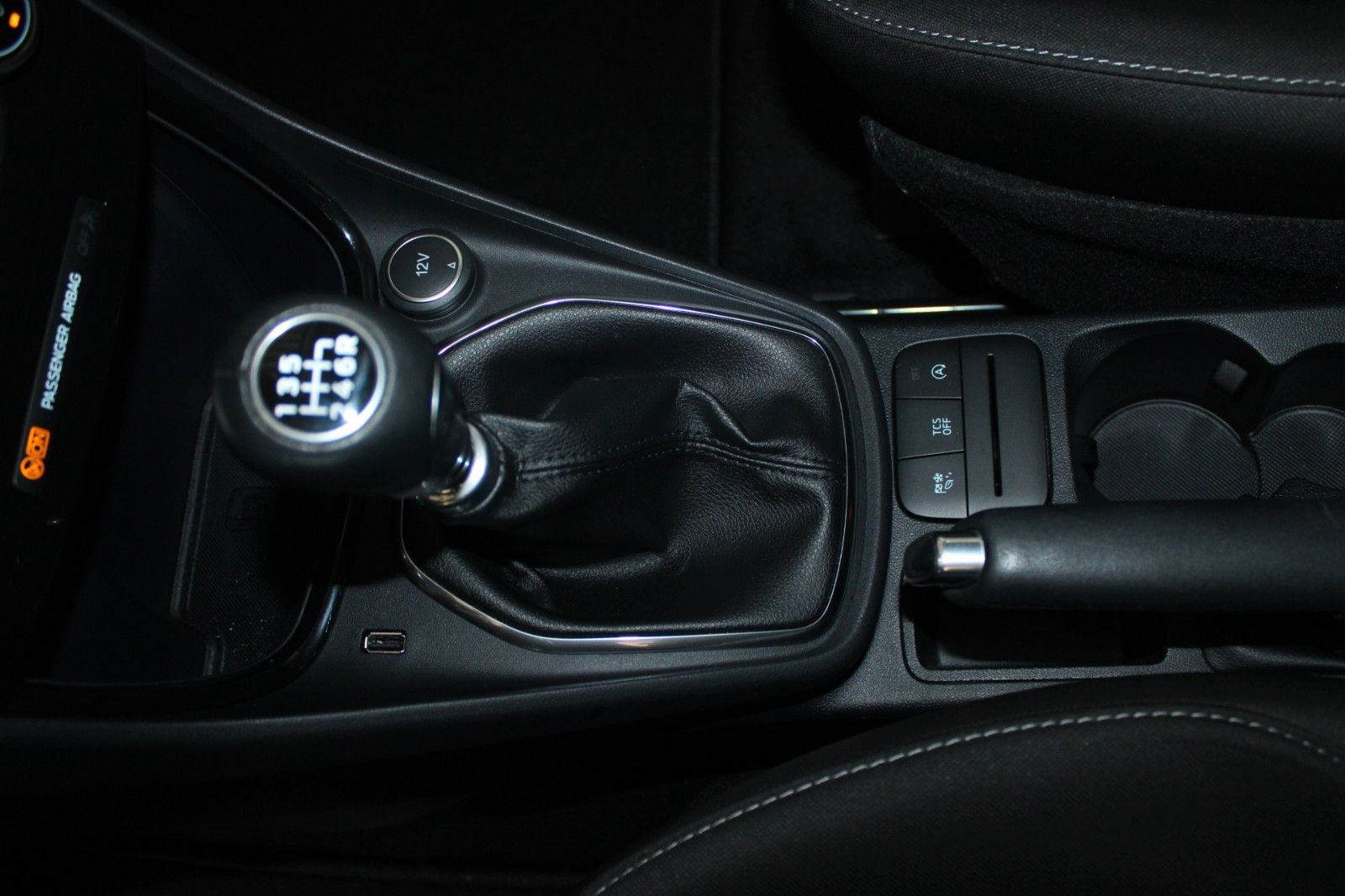 Fahrzeugabbildung Ford Puma Cool & Connect MHEV LED Allwetter WinterPak