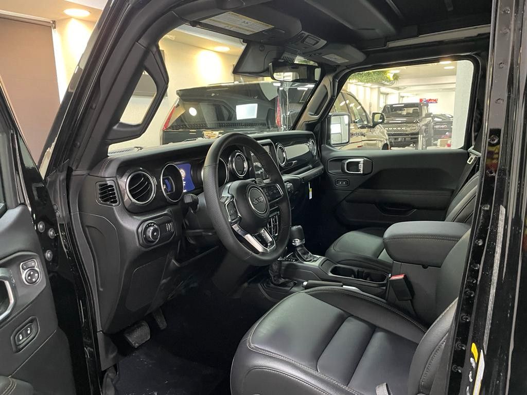 Fahrzeugabbildung Jeep 392 UNLIMITED RUBICON 6.4L-V8 SKY ONE 1.HD